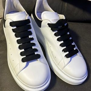 Alexander mcqueens size 7(40)